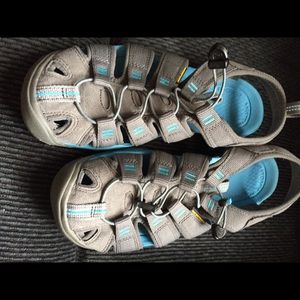 Keen water sandal size 9 med